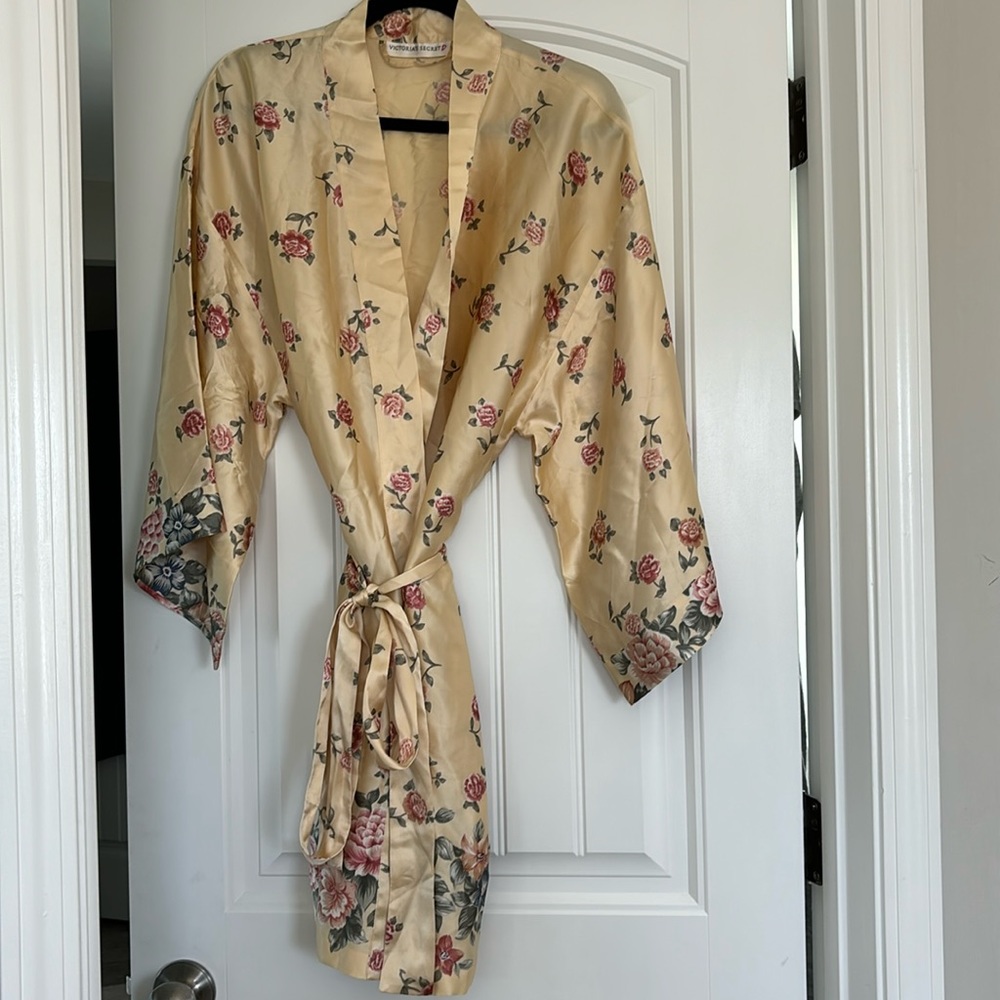 Victoria Secret SILK ROBE SZ M NWOT WITH POCKETS